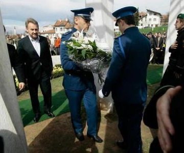 news-2013-mart-komsic_izetbegovic_dan_armije_aa_3_964975860-400x300