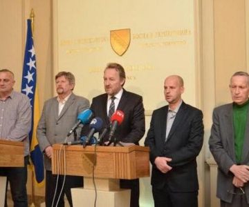 news-2014-february-izetbegovic ljiljani 5 929712206-slider-400x300