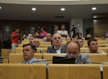 parlament-400x264