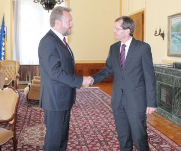 Izetbegović - amb. Maurer 1