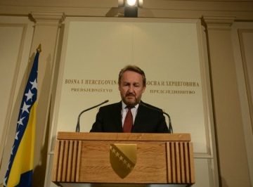 izetbegovic-press11-400x266