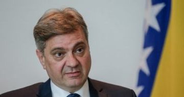 1000 1522142192denis zvizdic 1-e1542342963661-400x189